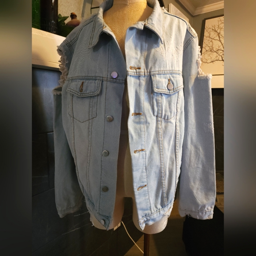 Distressed Lightwash Jean Jacket